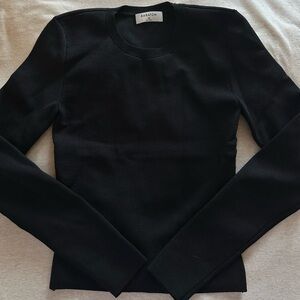 Aritzia thick black long sleeve never worn🖤